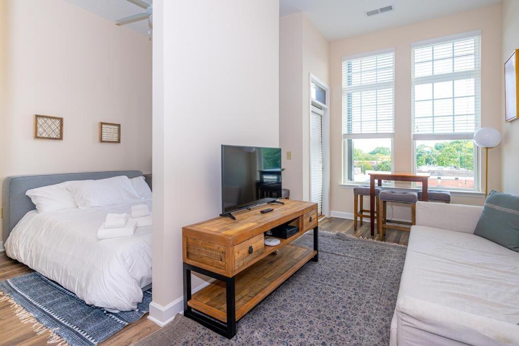 Urban Studio W Balcony Gym Apartment Charlotte Exterior photo